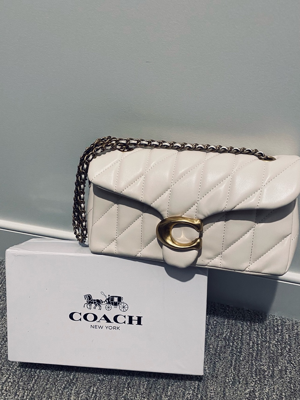 Coach Tabby 26 Quilted Cream Shoulder Bag with Gold C-Clasp NWOT - Picture 2 of 6